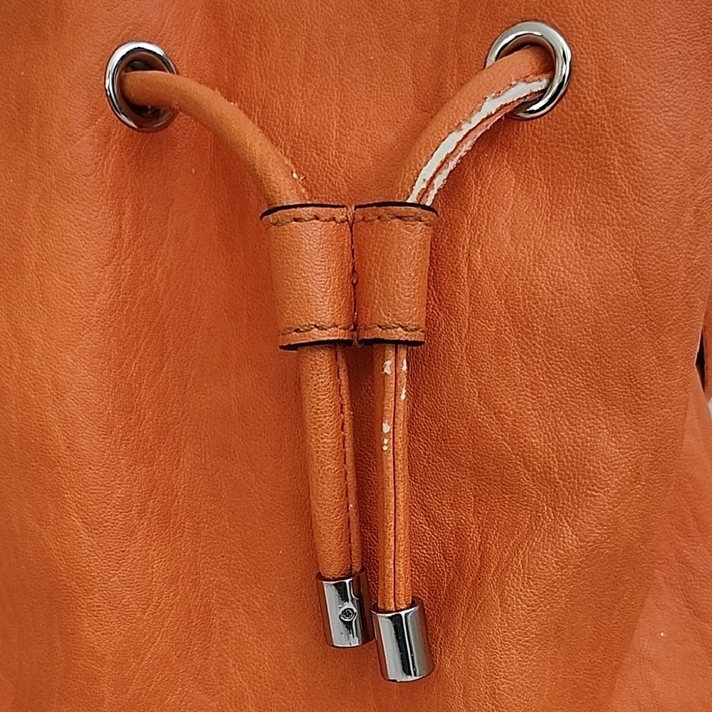 Calvin Klein Orange Shoulder Bag with Drawstring Closure and Leather Material - Picture 3 of 5